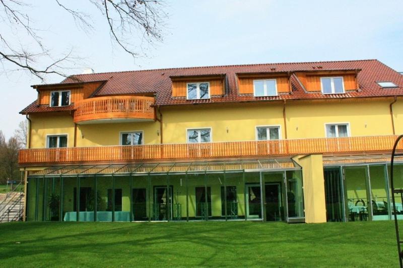 Bayerisches Landhaus Hotel Bielefeld Exterior photo